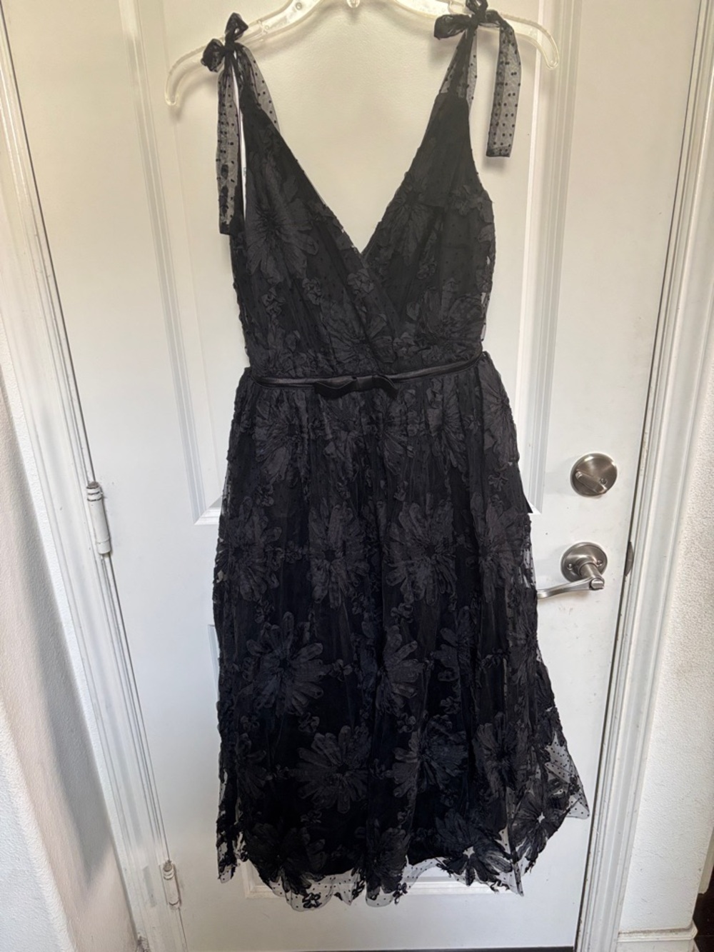 NWT Lulu’s Black Floral Lace Tie-Shoulder Midi Dress